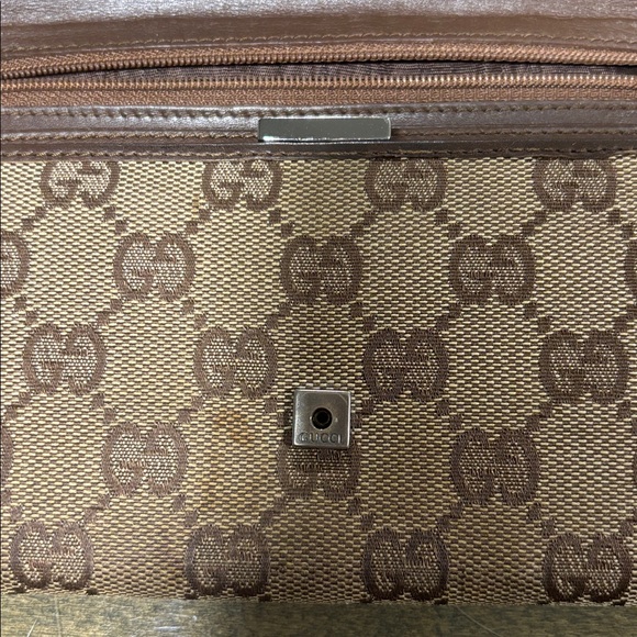 ✨ REHAB OPPORTUNITY!✨ Gucci Beige and Brown Monogram Wallet - Picture 7 of 17